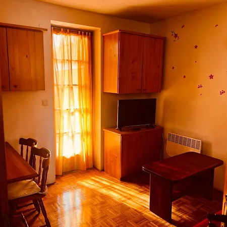 Pocitniski Apartmaji - Marjetica 19 *